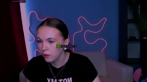 mia online show from April 19, 9:19 am