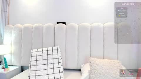 Snapshot of mia_rom chatting on February 18, 12:39 pm Mia online show from February 18, 12:39 pm