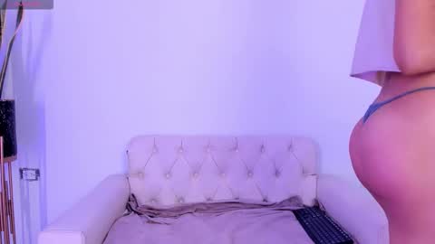 Snapshot of mia_roosee1 chatting on February 19, 5:25 am mia online show from February 19, 5:25 am