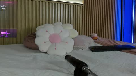 mia_rosalie online show from April 30, 9:30 pm