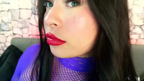 Snapshot of mia_roux1 chatting on October 25, 3:51 pm Mia online show from October 25, 3:51 pm