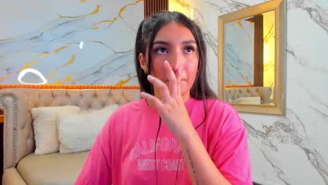 Mia online show from September 19, 7:58 pm