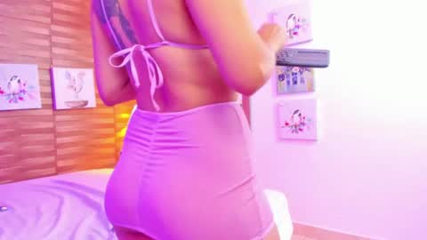 Snapshot of mia_sensation_ chatting on June 21, 11:07 pm Mia online show from June 21, 11:07 pm