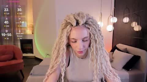 Snapshot of mia_silk chatting on October 14, 6:03 am Mia online show from October 14, 6:03 am