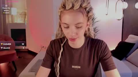 Snapshot of mia_silk chatting on October 23, 7:07 am Mia online show from October 23, 7:07 am