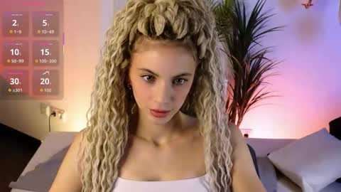 Snapshot of mia_silk chatting on October 30, 6:26 am Mia online show from October 30, 6:26 am