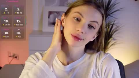 Snapshot of mia_silk chatting on November 17, 6:08 am Mia online show from November 17, 6:08 am