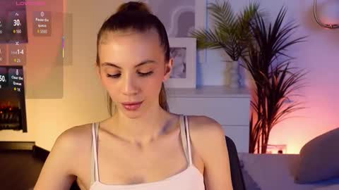 Snapshot of mia_silk chatting on November 21, 6:23 am Mia online show from November 21, 6:23 am