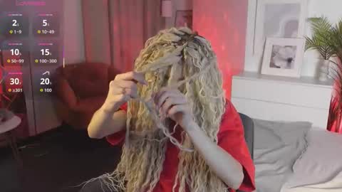 Snapshot of mia_silk chatting on December 23, 6:33 am Mia online show from December 23, 6:33 am