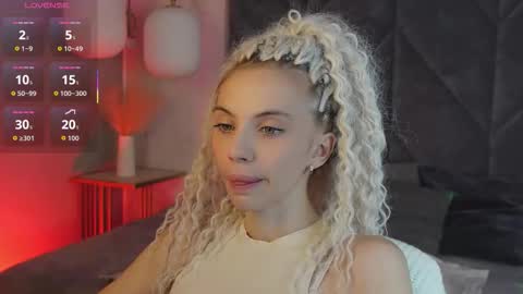 Snapshot of mia_silk chatting on January 13, 6:08 am Mia online show from January 13, 6:08 am