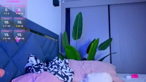 Mia online show from February 22, 4:05 pm