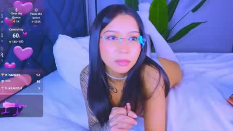 Mia online show from May 13, 9:00 pm