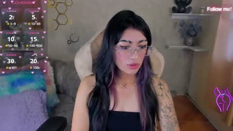 Mia online show from June 8, 1:33 pm