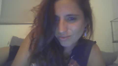 Snapshot of mia_solis_86 chatting on April 3, 1:14 am Mia online show from April 3, 1:14 am