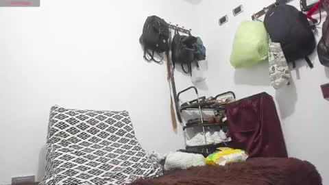Snapshot of mia_soman chatting on May 19, 11:05 am mia soman online show from May 19, 11:05 am