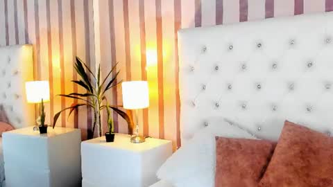 Snapshot of mia_stones_ chatting on July 6, 3:03 pm Mia Stones online show from July 6, 3:03 pm