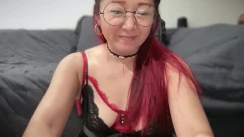 Mia online show from December 3, 6:17 pm