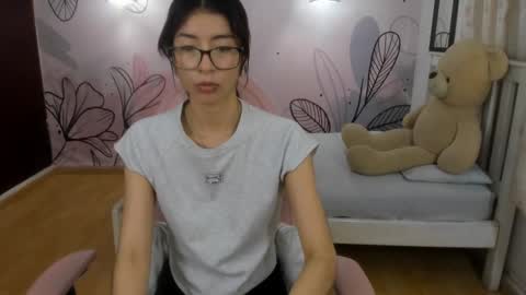 Snapshot of mia_vanucci chatting on February 2, 6:04 am Mia Vanucci online show from February 2, 6:04 am