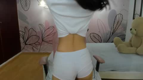 Snapshot of mia_vanucci chatting on February 25, 7:20 am Mia Vanucci online show from February 25, 7:20 am