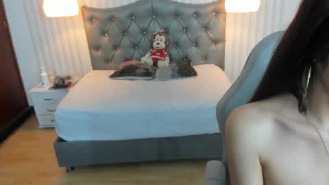 Snapshot of mia_vanucci chatting on March 5, 6:44 am Mia Vanucci online show from March 5, 6:44 am