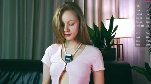 Mia online show from October 23, 4:06 pm