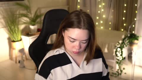 Snapshot of mia_vixen_ chatting on January 6, 3:42 am VixenMia online show from January 6, 3:42 am