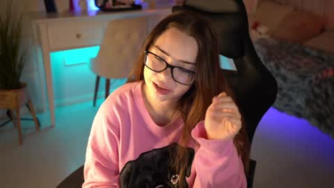 Snapshot of mia_vixen_ chatting on February 7, 3:45 am VixenMia online show from February 7, 3:45 am