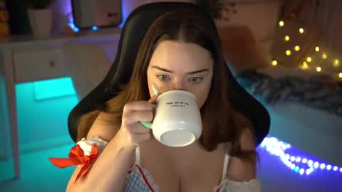 Snapshot of mia_vixen_ chatting on February 11, 4:01 am VixenMia online show from February 11, 4:01 am