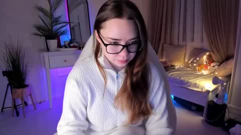 Snapshot of mia_vixen_ chatting on February 27, 3:36 am VixenMia online show from February 27, 3:36 am