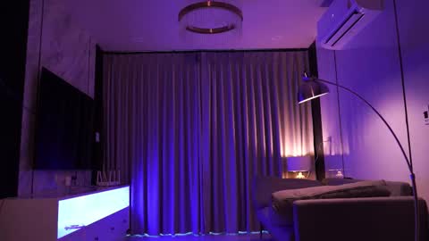 Snapshot of mia_vixen_ chatting on October 3, 3:25 am VixenMia online show from October 3, 3:25 am