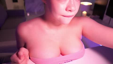 Snapshot of mia_vixen_ chatting on October 8, 3:26 am VixenMia online show from October 8, 3:26 am