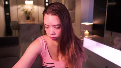 VixenMia online show from November 24, 2:33 am