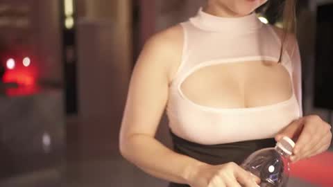 VixenMia online show from May 13, 3:59 am