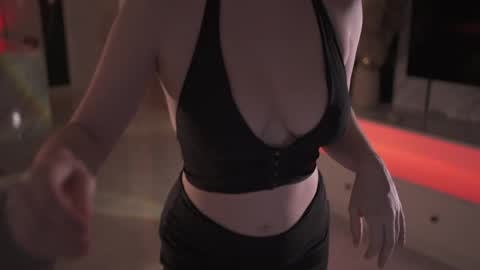 VixenMia online show from May 14, 4:08 am