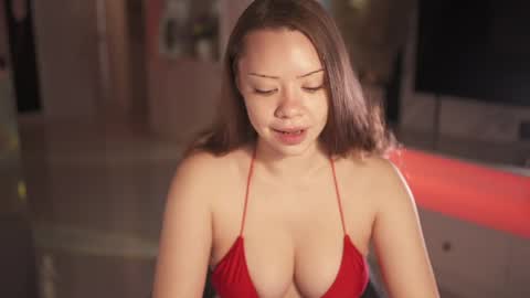 VixenMia online show from May 17, 3:59 am