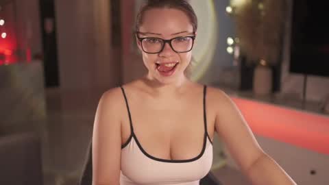 VixenMia online show from May 19, 3:57 am