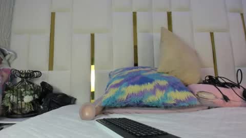 Snapshot of mia_vy chatting on March 23, 2:59 am mia_vy online show from March 23, 2:59 am