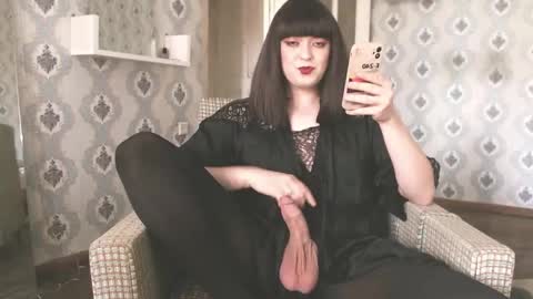 mia_wallase online show from May 16, 2:49 pm