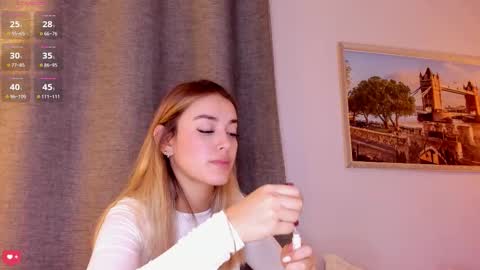 Snapshot of mia_white11 chatting on October 20, 1:00 pm Mia White online show from October 20, 1:00 pm