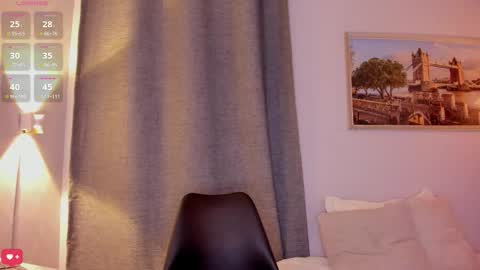 Snapshot of mia_white11 chatting on October 25, 12:34 pm Mia White online show from October 25, 12:34 pm