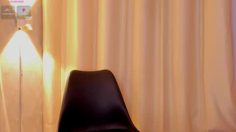 Mia White  online show from March 19, 1:15 pm