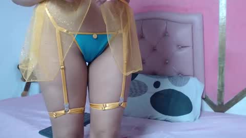 Snapshot of mia_wilsom chatting on October 31, 11:55 am Mia online show from October 31, 11:55 am