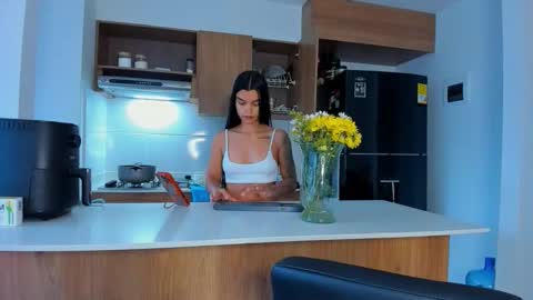 Snapshot of mia_world_ chatting on March 2, 10:49 pm online show from March 2, 10:49 pm