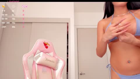 Snapshot of mia_yourmommy chatting on December 18, 12:51 pm online show from December 18, 12:51 pm