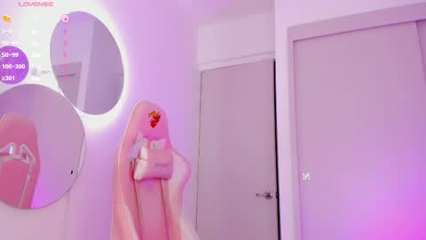 Snapshot of mia_yourmommy chatting on February 22, 10:29 am online show from February 22, 10:29 am