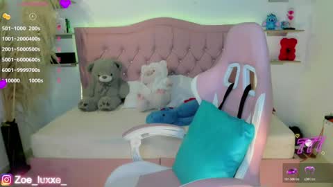 Snapshot of miaa_foxx_ chatting on June 13, 9:02 pm Mia online show from June 13, 9:02 pm
