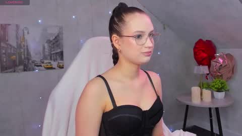 Snapshot of miaa_hill chatting on March 7, 9:17 am Mia online show from March 7, 9:17 am