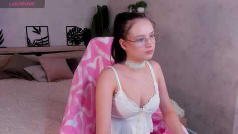 Snapshot of miaa_hill chatting on March 10, 10:20 am Mia online show from March 10, 10:20 am