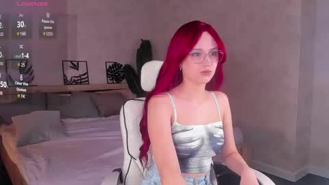 Snapshot of miaa_hill chatting on March 24, 11:04 am Mia online show from March 24, 11:04 am
