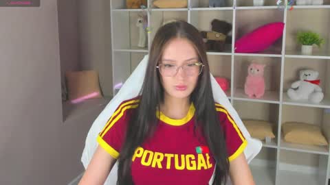 Snapshot of miaa_hill chatting on April 14, 11:05 am Mia online show from April 14, 11:05 am